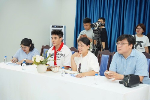 LÊ DƯƠNG BẢO LÂM LÀM GIÁM KHẢO KHÁCH MỜI CASTING SHOW “ANH TRAI VÀ CÁI ĐUÔI NHỎ” 